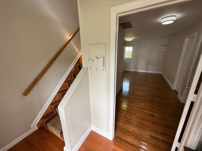 Building Photo - 109 Adirondack Dr