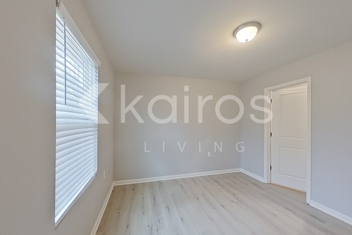 Building Photo - 2595 Provence Dr SE