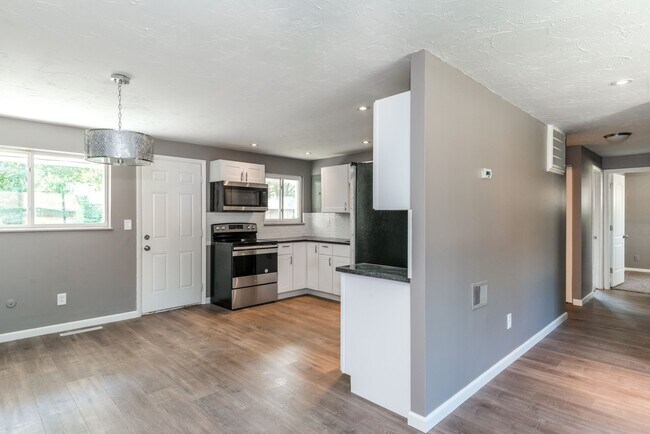 Building Photo - 6450 Chippingdon Dr