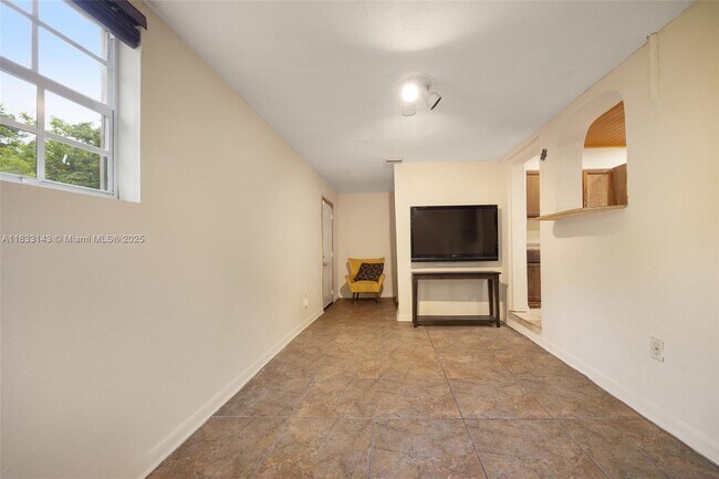Building Photo - 6401 SW 63rd Ct