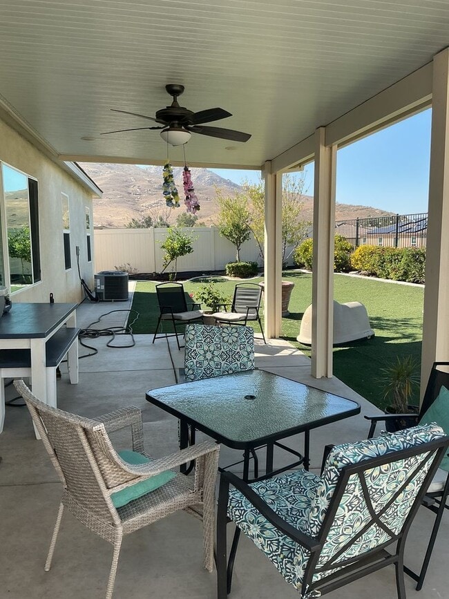 Building Photo - 7869 Boot Straps Ct