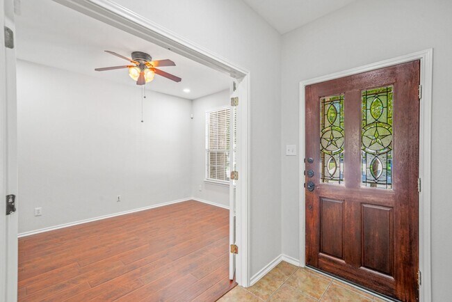 Building Photo - Alamo Ranch Rental!