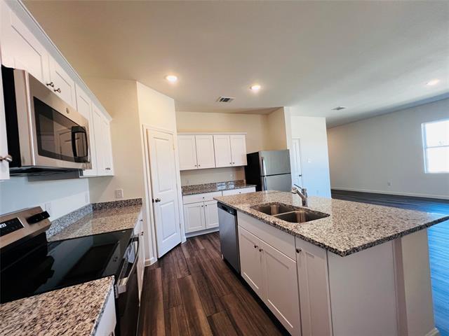 Building Photo - 2217 Pioneer Dr