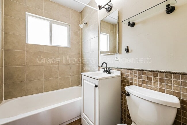 Building Photo - 1611 S Julian Way