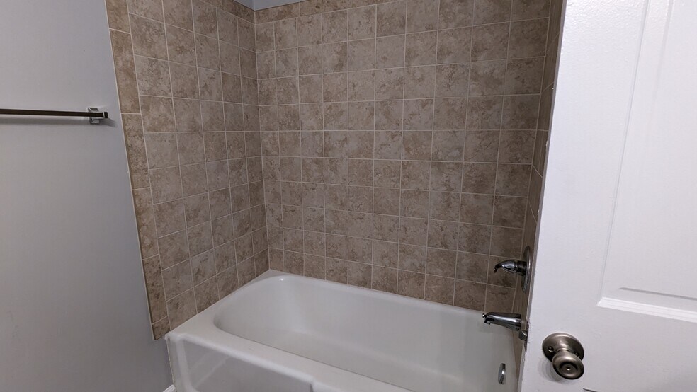 Building Photo - 319 Rhynewood Dr