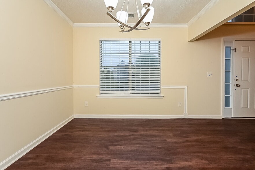 Building Photo - 406 Summer Hill Cir