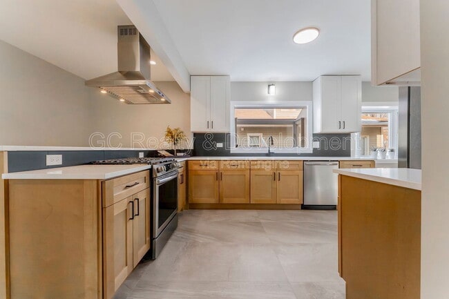 Building Photo - 3303 Division St