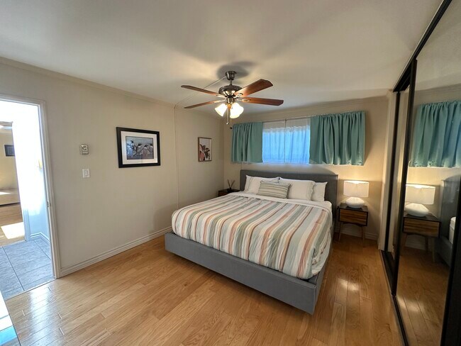 Building Photo - 3707 E Livingston Dr