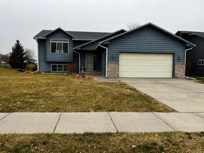Building Photo - 5 Bed/2 Bath Rental Home on West Side!