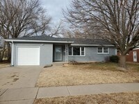 Building Photo - Like New 3 bedroom 1.5 bath  Ranch Near Ke...