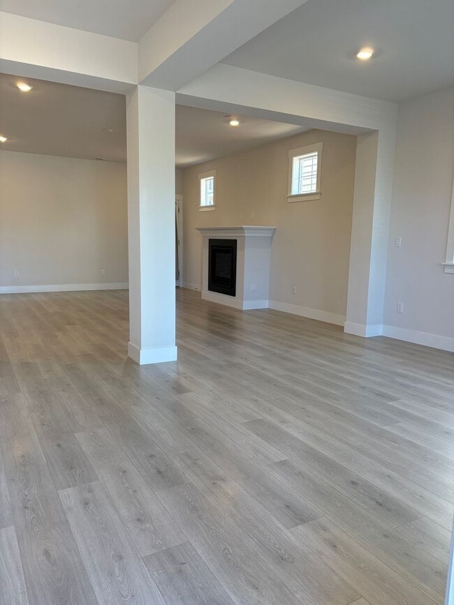Building Photo - Beautiful Four-Bedroom Home in Wilsonville...