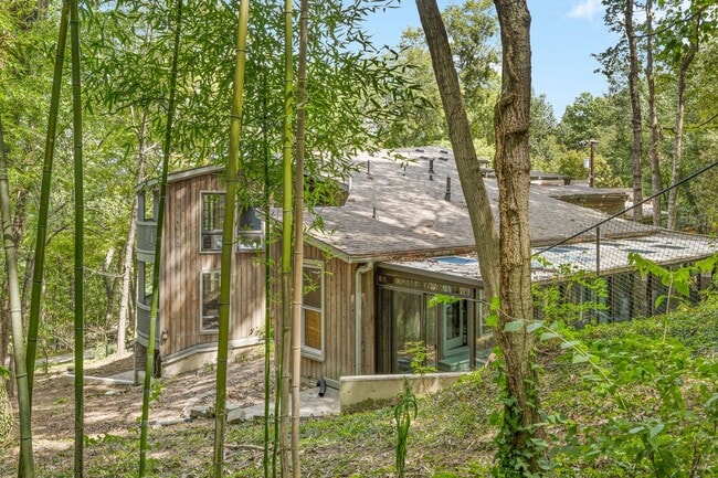 Building Photo - 5729 Stoneway Trail