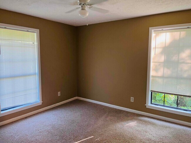 Building Photo - 125 Roseberry Ln