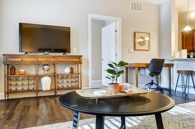 Building Photo - 740 Zumstein Ln