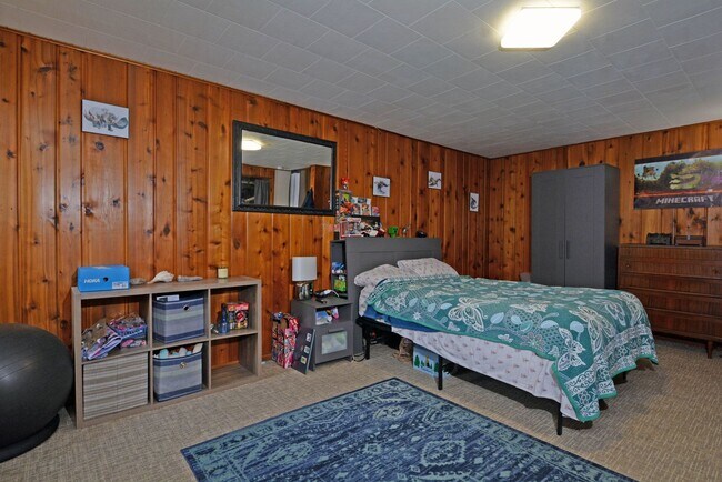 Building Photo - Charming 3 Bed, 1.5 Bath Home in Richfield – Private Yard, Garage & Prime Twin Cities Access