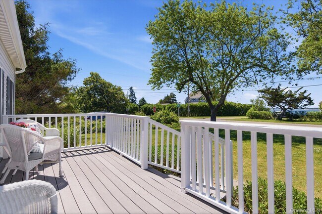 Building Photo - 59 Peconic Ave