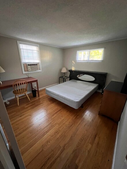 Primary Photo - 240 Greenaway Dr