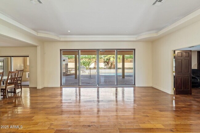 Building Photo - 5310 E Camelback Rd