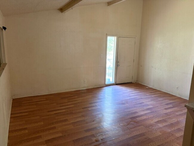 Building Photo - 3425 Sunset Dr