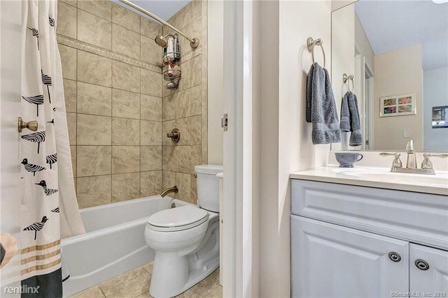 Building Photo - 1 br, 1 bath - 1460 Elm St