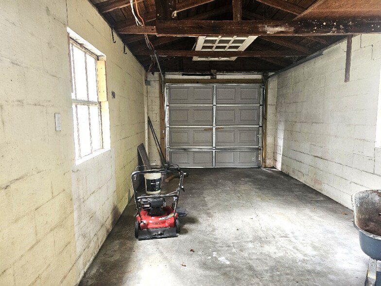 Building Photo - 1730 Ridgewood Ave