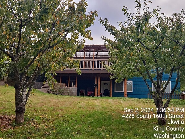 Building Photo - Tukwila/SeaTac daylight rambler - large home for rent - 4 bedrooms 2 bathrooms with 2 kitchens - ...