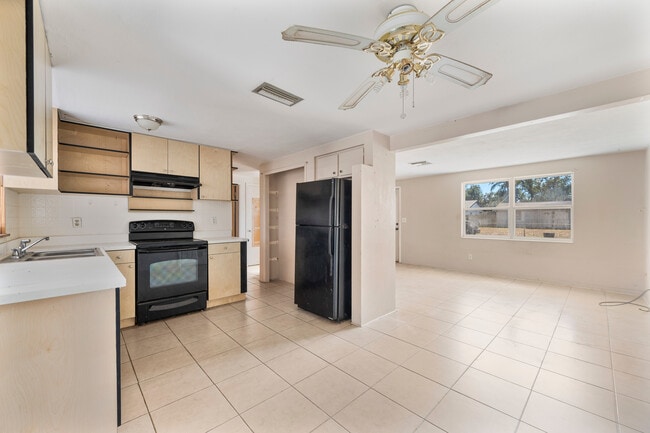 Building Photo - 4719 Blossom Dr