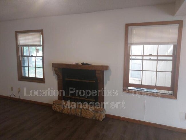 Building Photo - 324 Northwood Ln