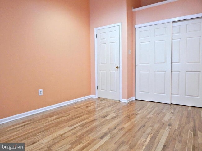 Building Photo - 101 Sarahs Ln