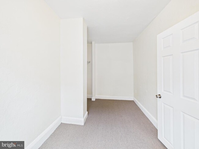 Building Photo - 1825 Carlton St