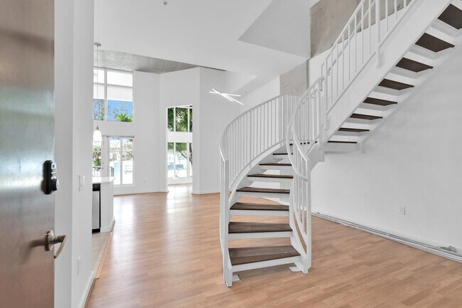 Building Photo - 300 S Australian Ave