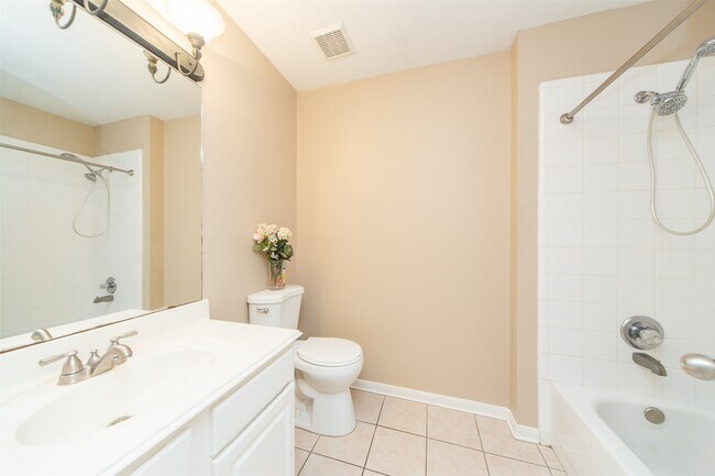 Building Photo - 3114 Glenwood Dr