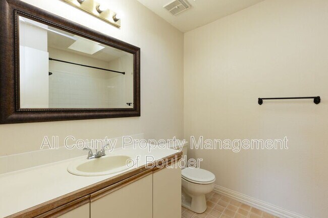 Building Photo - 5550 Stonewall Pl