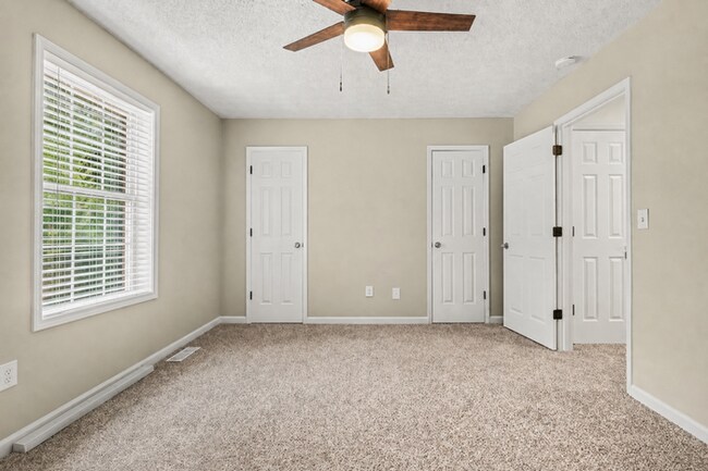 Building Photo - 2BR/1.5BA End Unit Townhome Near Downtown Snellville!