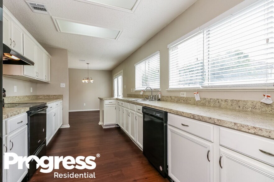 Building Photo - 3156 Pine Valley Dr