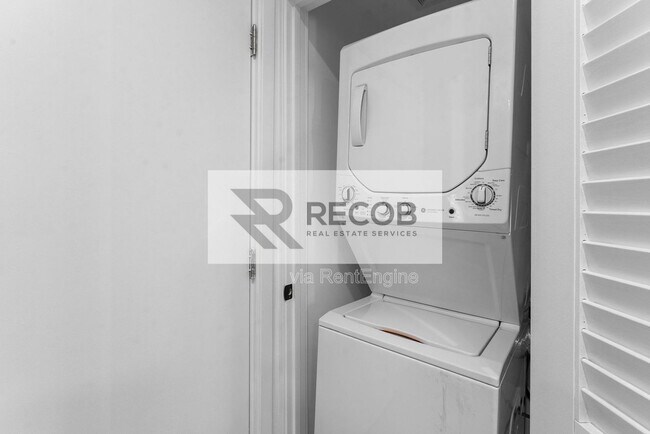 Building Photo - 6730 Mohawk St