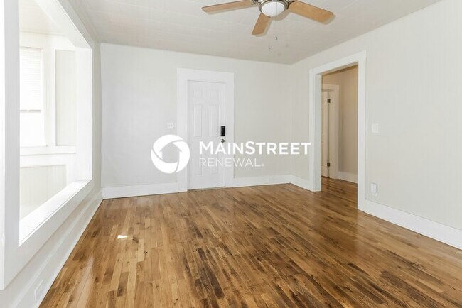 Building Photo - 2 Bedroom Pet-Friendly Home in Lake Worth, FL with Main Street Renewal