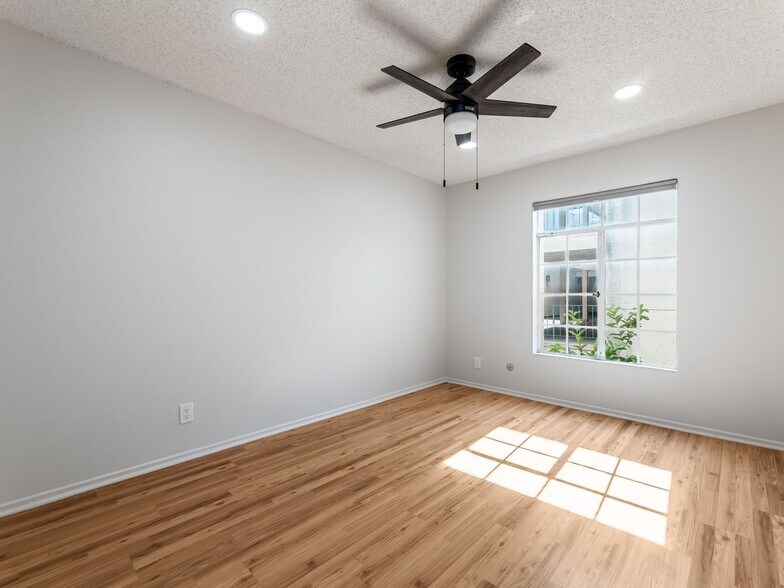 Building Photo - 7800 Topanga Canyon Blvd