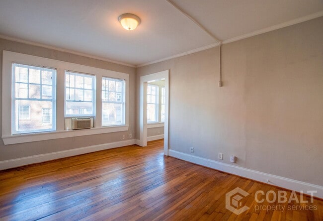 Building Photo - 674 Somerset Terrace NE