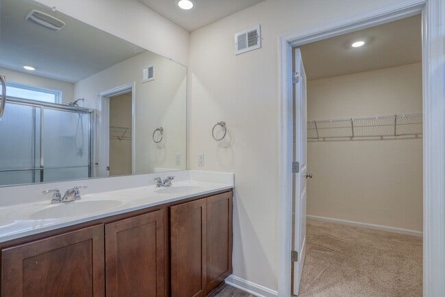 Building Photo - 67 Bostick Ln