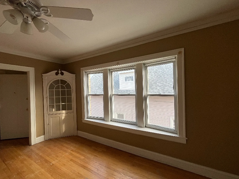 Building Photo - 1022 N Menard Ave