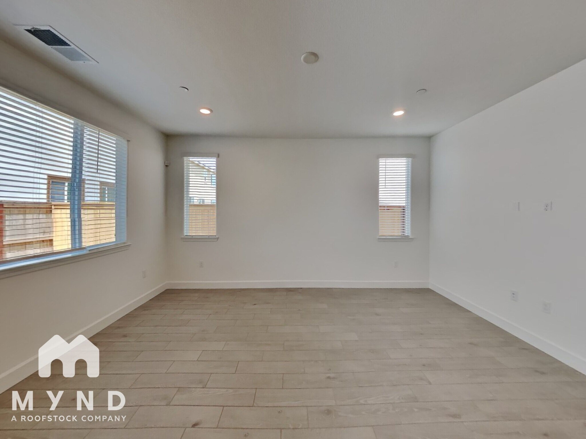 Building Photo - 3567 Damora Ave