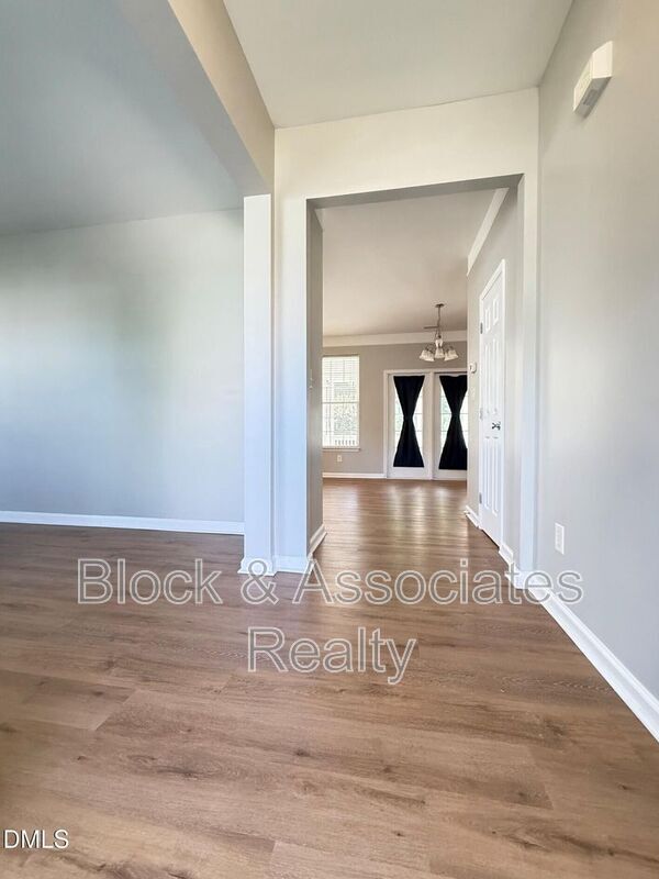 Building Photo - 420 Cline Falls Dr