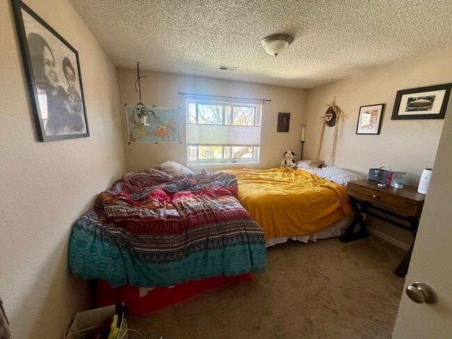 Building Photo - Spacious, Sunlit 3BR / 2 BA Condo just steps away from Standley Lake!