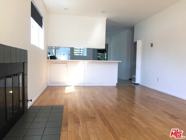Building Photo - 504 Altair Pl