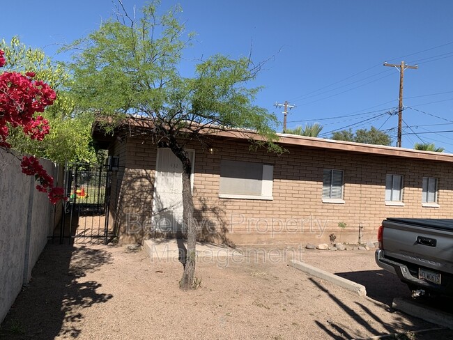 Primary Photo - 432 E Kimball Ave