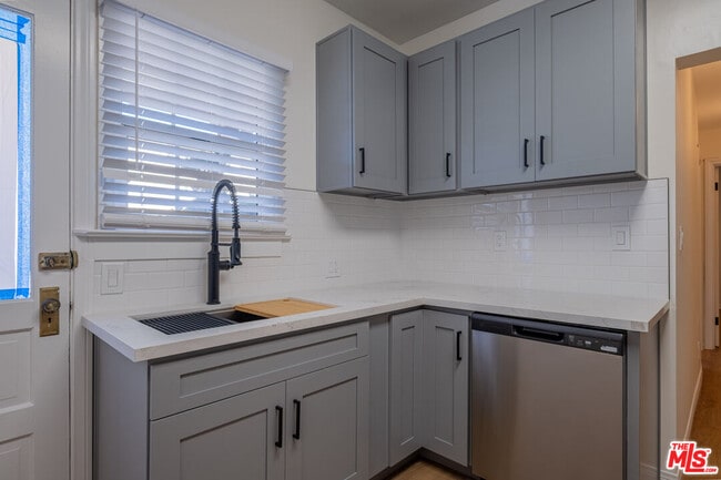 Building Photo - 108 N Broadway