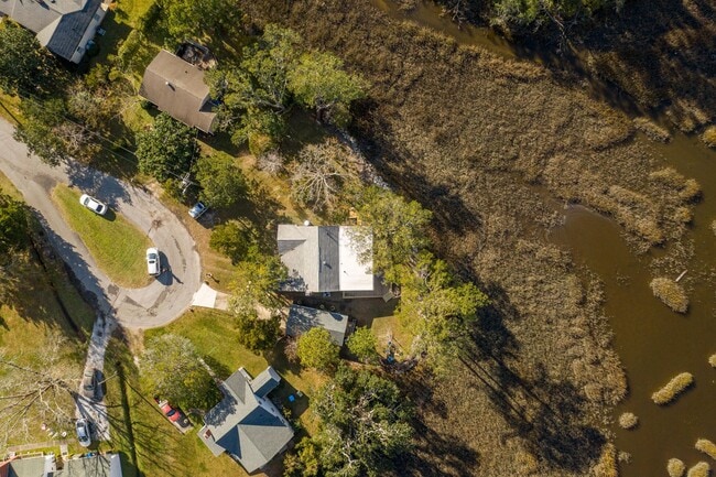 Building Photo - Marsh View Beaufort Home Available Now