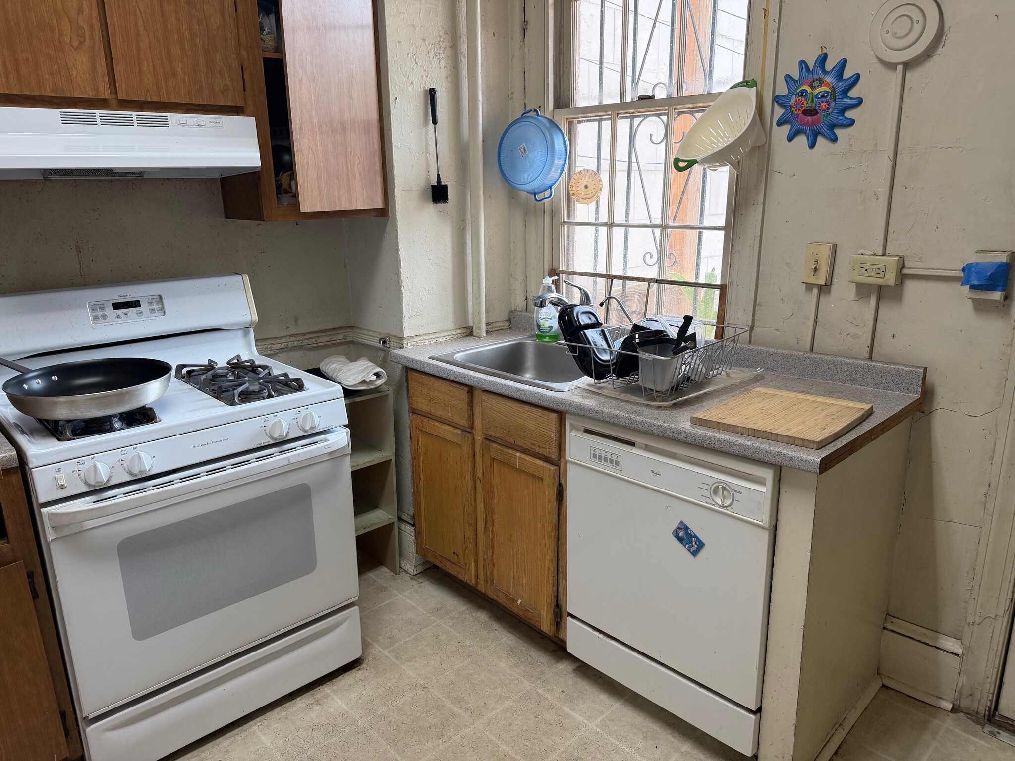 Kitchen with d/w and filtered water source - 1336 Kenyon St NW