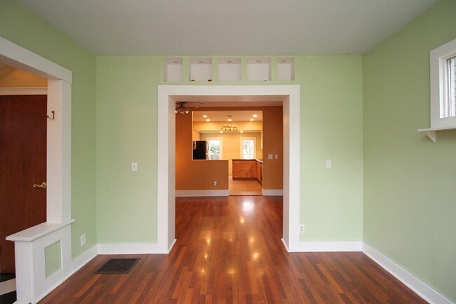 Building Photo - 3824 N Kerby Ave